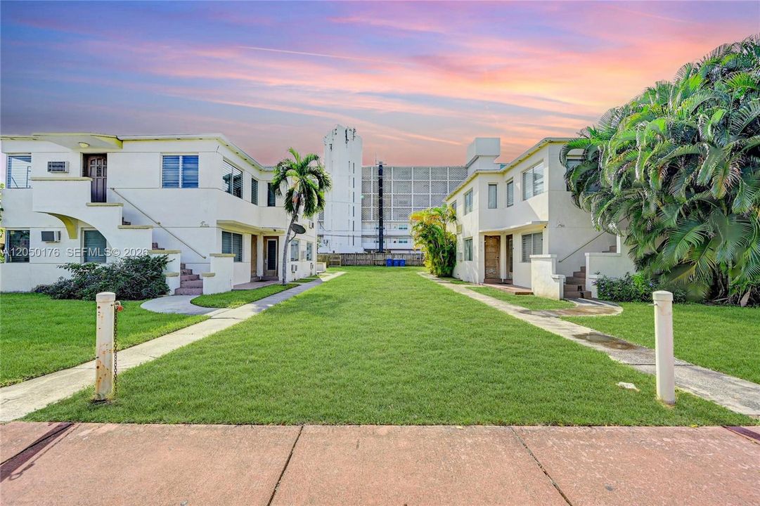 For Rent: $1,950 (1 beds, 1 baths, 730 Square Feet)