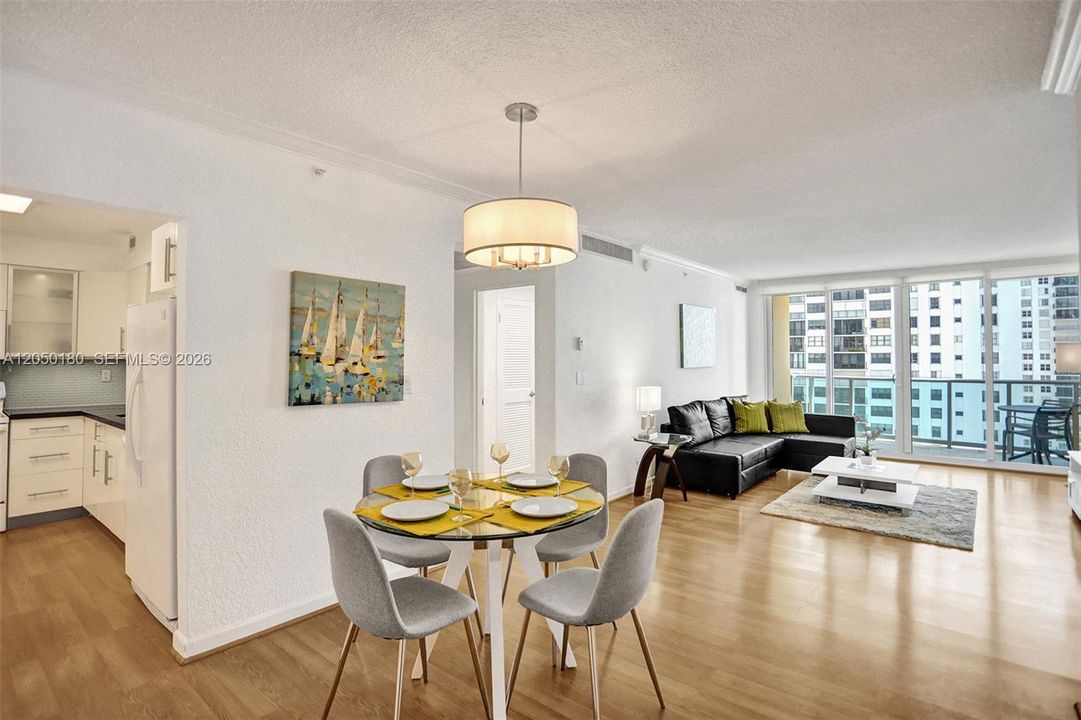 В аренду: $2,900 (1 спален, 1 ванн, 745 Квадратных фут)