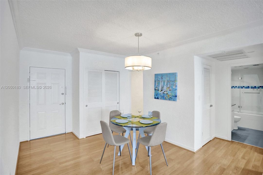 В аренду: $2,900 (1 спален, 1 ванн, 745 Квадратных фут)