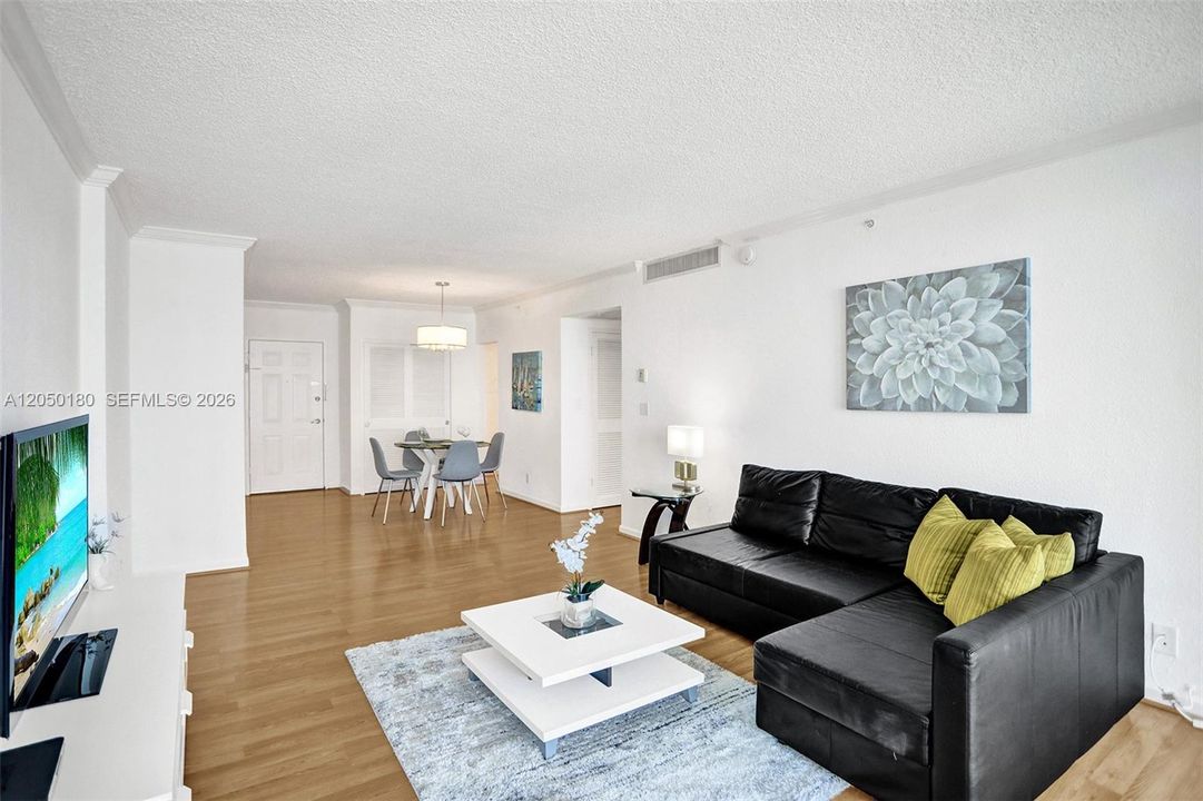 В аренду: $2,900 (1 спален, 1 ванн, 745 Квадратных фут)