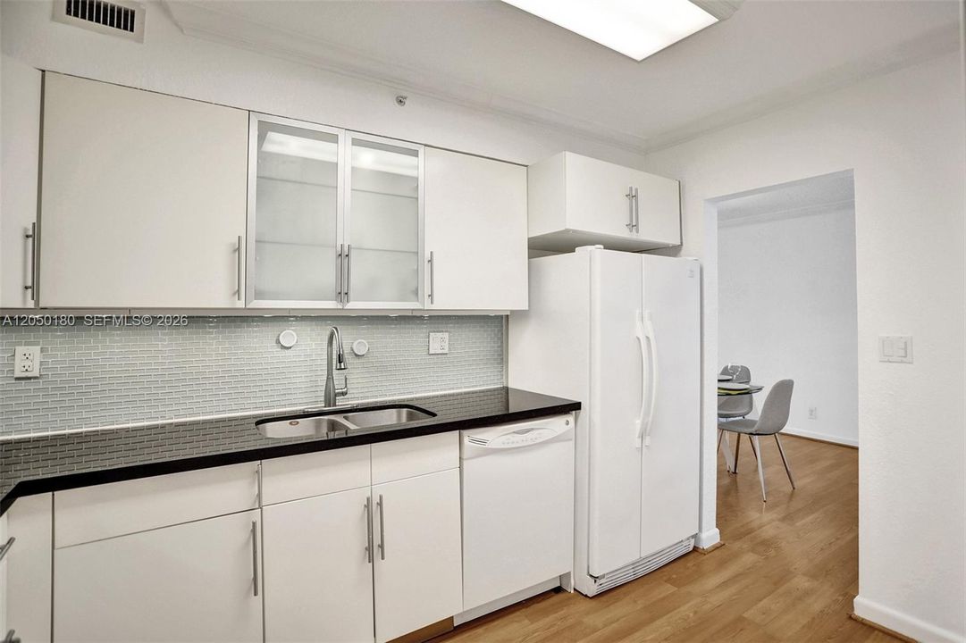 В аренду: $2,900 (1 спален, 1 ванн, 745 Квадратных фут)