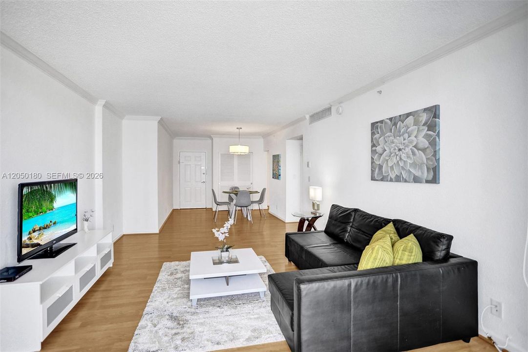 В аренду: $2,900 (1 спален, 1 ванн, 745 Квадратных фут)