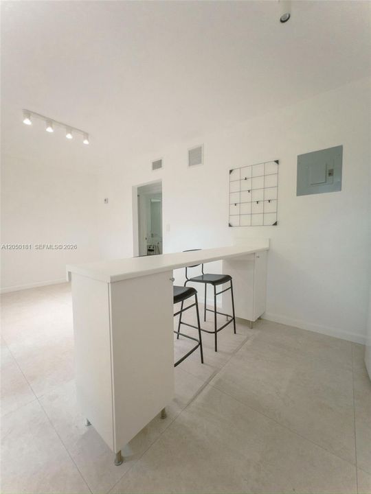 For Rent: $1,750 (1 beds, 1 baths, 500 Square Feet)