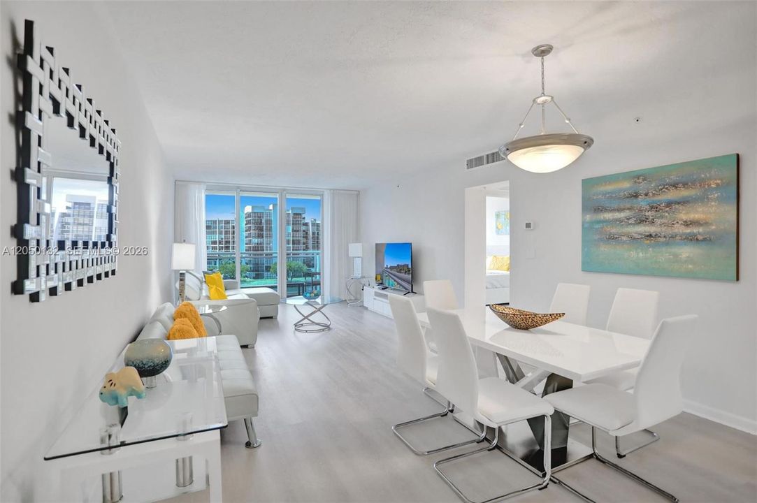 For Rent: $2,550 (1 beds, 1 baths, 906 Square Feet)