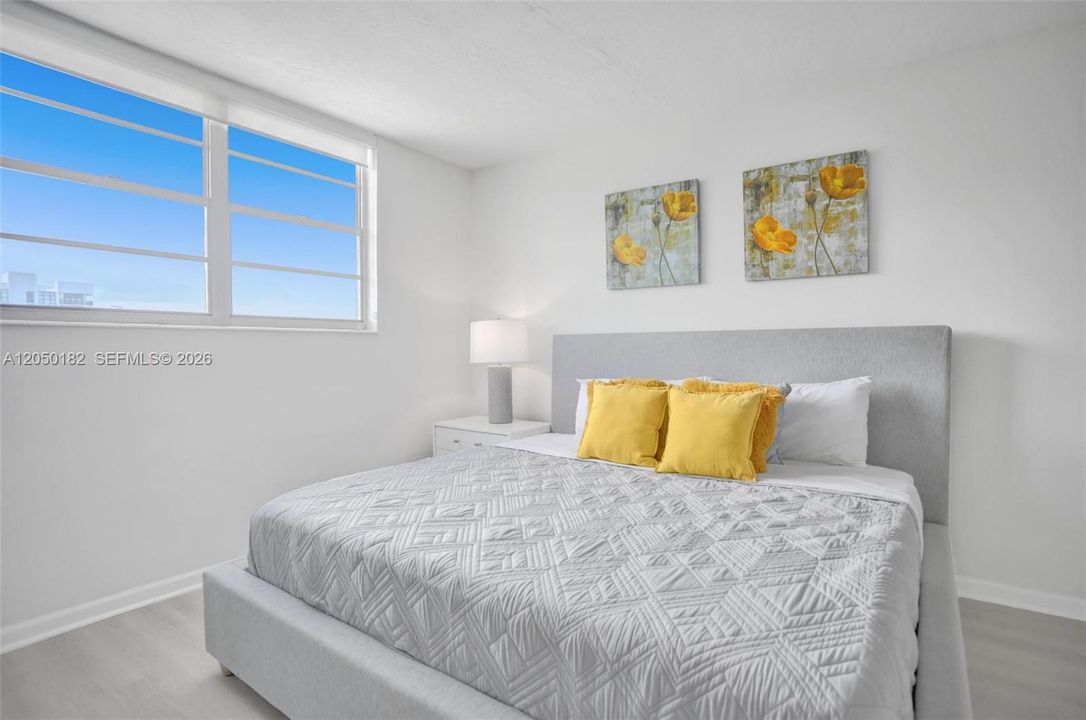 For Rent: $2,550 (1 beds, 1 baths, 906 Square Feet)