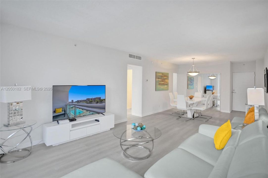 For Rent: $2,550 (1 beds, 1 baths, 906 Square Feet)