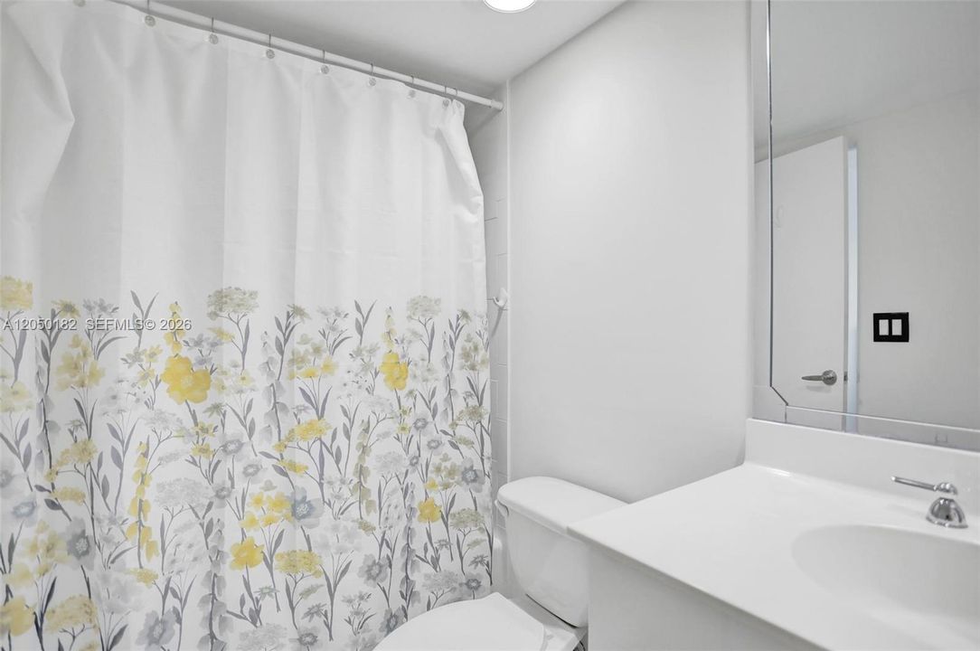 For Rent: $2,550 (1 beds, 1 baths, 906 Square Feet)
