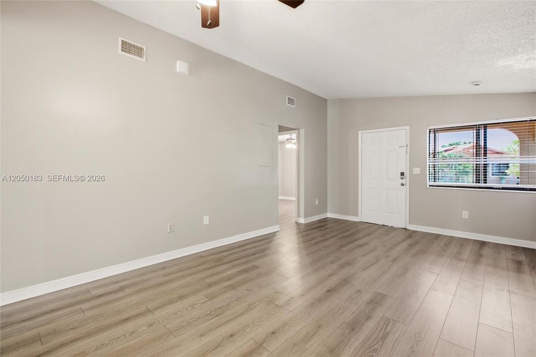 For Sale: $499,900 (3 beds, 2 baths, 1170 Square Feet)