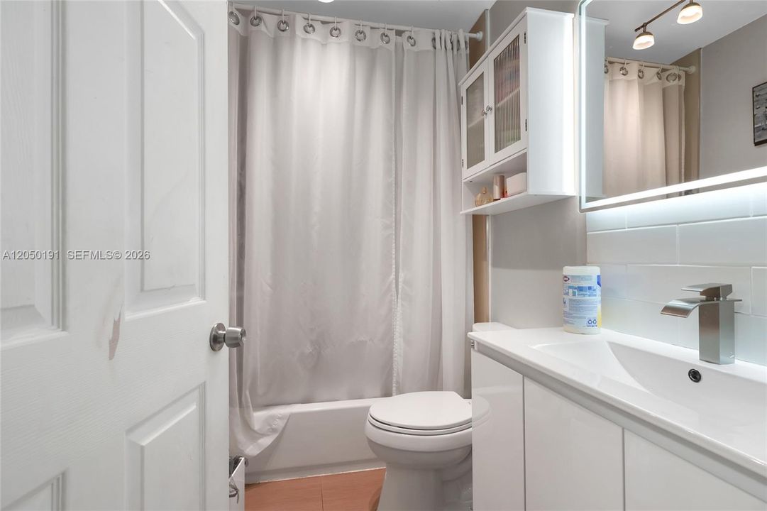 For Sale: $600,000 (4 beds, 2 baths, 1572 Square Feet)