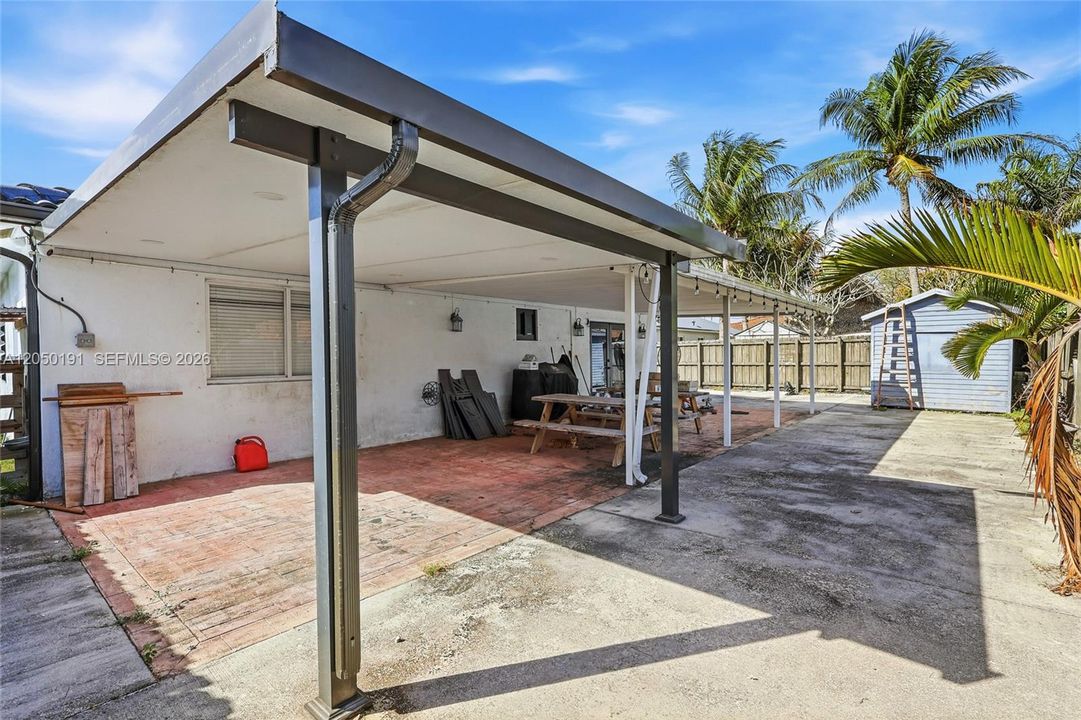 For Sale: $600,000 (4 beds, 2 baths, 1572 Square Feet)