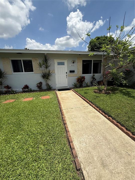 For Rent: $1,500 (1 beds, 1 baths, 2710 Square Feet)
