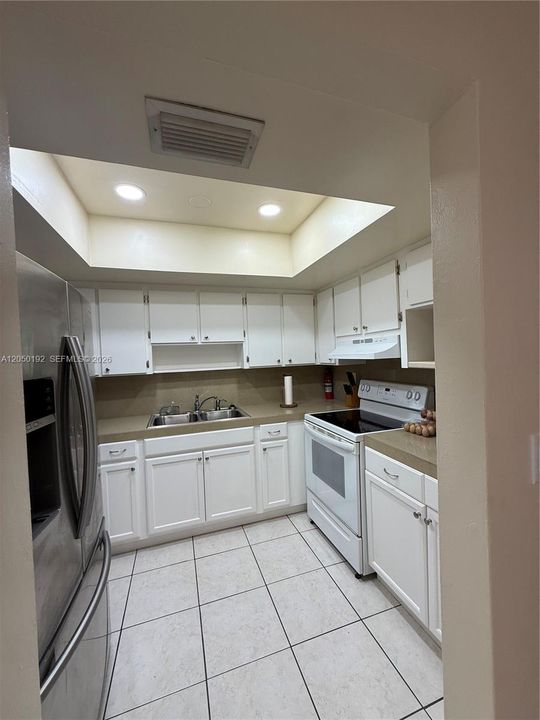 For Rent: $1,500 (1 beds, 1 baths, 2710 Square Feet)