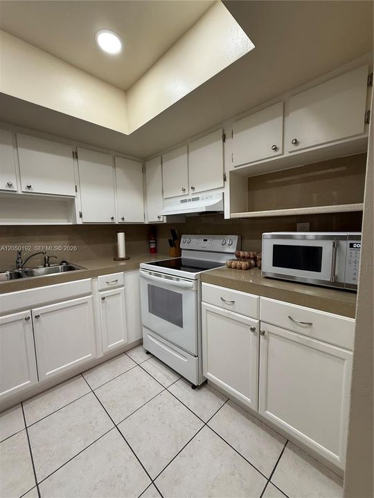 For Rent: $1,500 (1 beds, 1 baths, 2710 Square Feet)