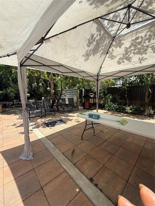 For Rent: $1,500 (1 beds, 1 baths, 2710 Square Feet)