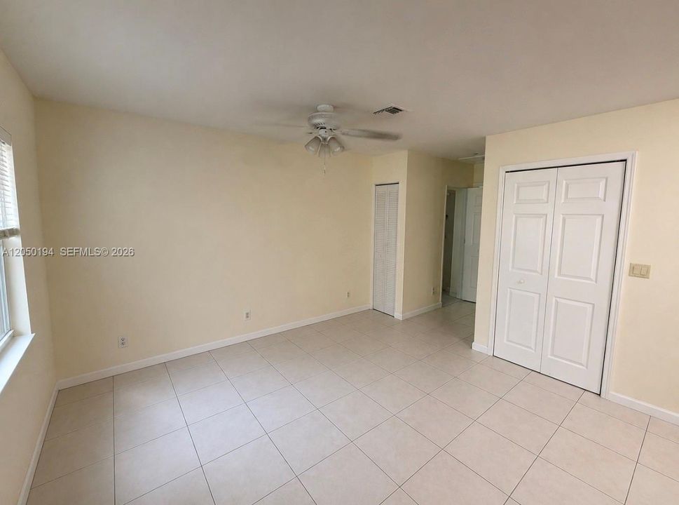 For Rent: $1,525 (1 beds, 1 baths, 4310 Square Feet)