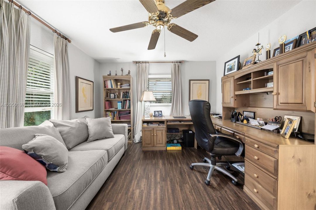 Second bedroom/Office