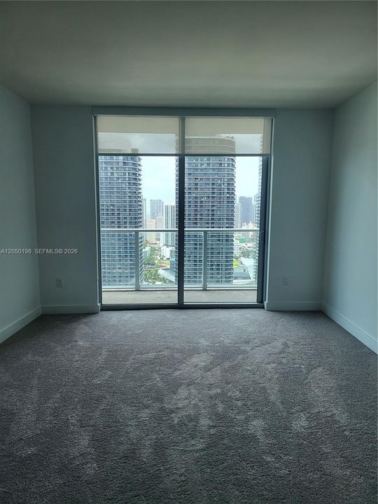 For Sale: $650,000 (2 beds, 2 baths, 910 Square Feet)