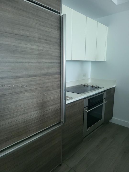 For Sale: $650,000 (2 beds, 2 baths, 910 Square Feet)