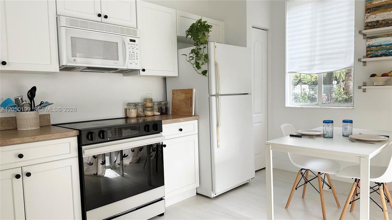 В аренду: $2,750 (1 спален, 1 ванн, 1051 Квадратных фут)