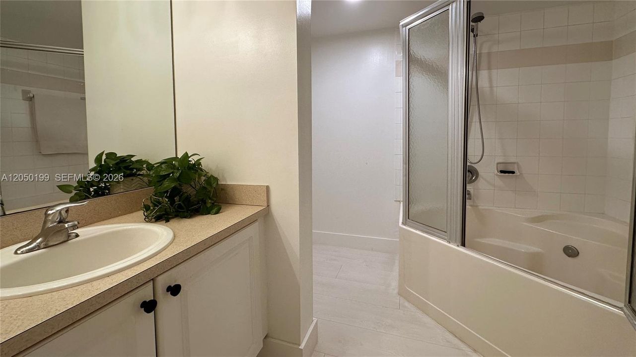 В аренду: $2,750 (1 спален, 1 ванн, 1051 Квадратных фут)