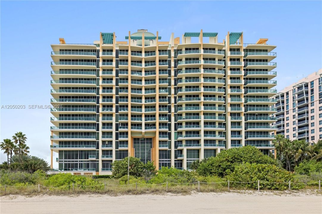 For Sale: $3,990,000 (3 beds, 4 baths, 2250 Square Feet)