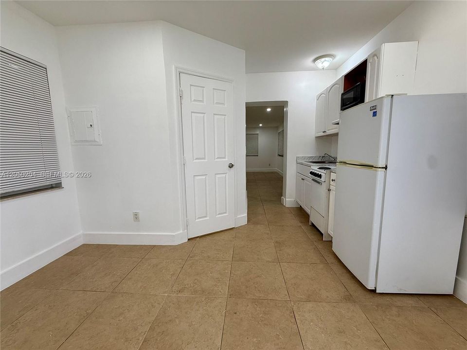 For Rent: $1,600 (0 beds, 1 baths, 573 Square Feet)