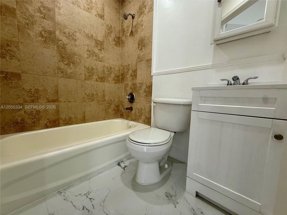 For Rent: $1,600 (0 beds, 1 baths, 573 Square Feet)