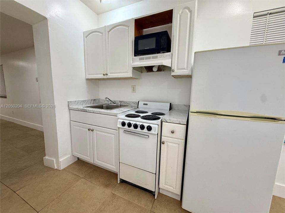 For Rent: $1,600 (0 beds, 1 baths, 573 Square Feet)