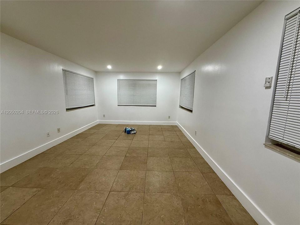 For Rent: $1,600 (0 beds, 1 baths, 573 Square Feet)