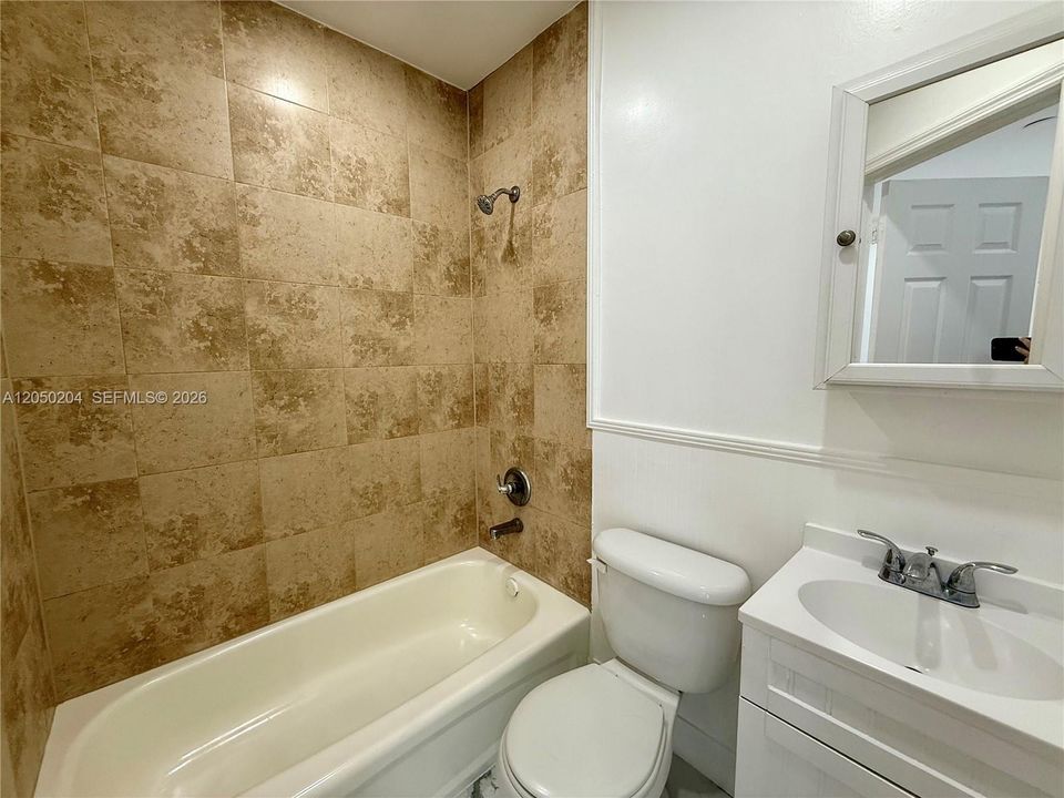 For Rent: $1,600 (0 beds, 1 baths, 573 Square Feet)