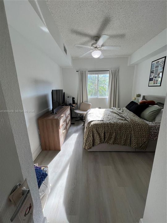 For Rent: $2,300 (1 beds, 1 baths, 652 Square Feet)