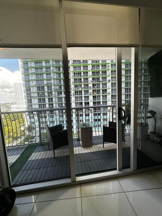 For Rent: $2,800 (1 beds, 1 baths, 825 Square Feet)