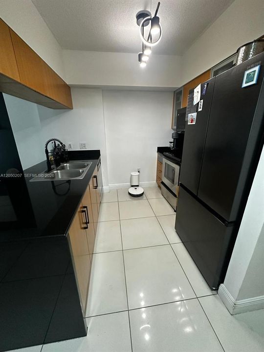 For Rent: $2,800 (1 beds, 1 baths, 825 Square Feet)
