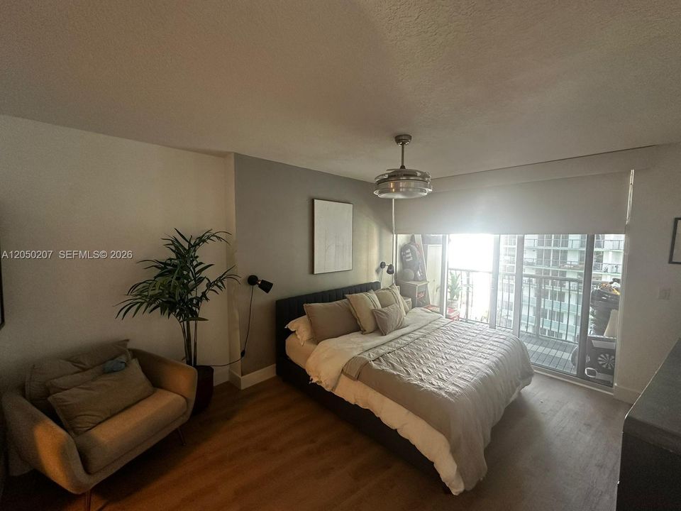 For Rent: $2,800 (1 beds, 1 baths, 825 Square Feet)