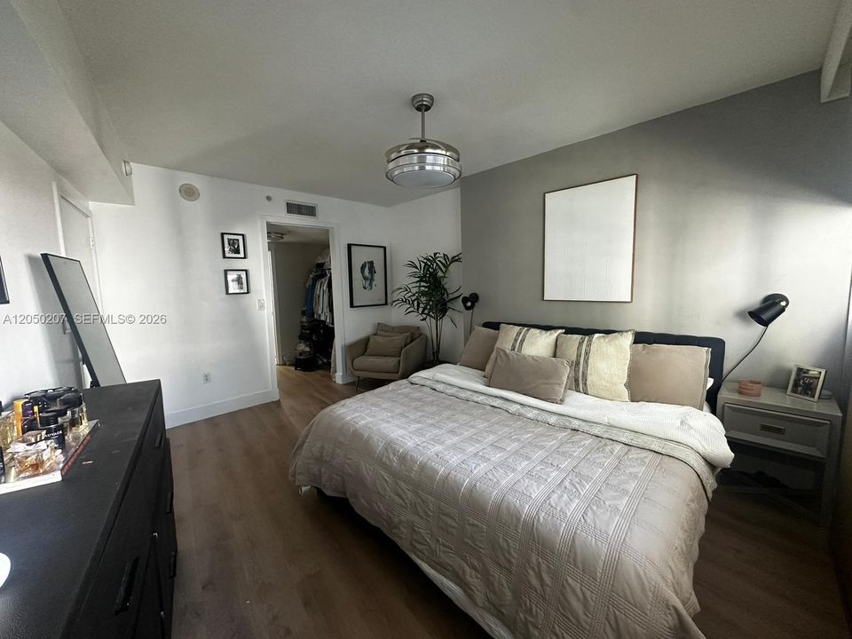For Rent: $2,800 (1 beds, 1 baths, 825 Square Feet)