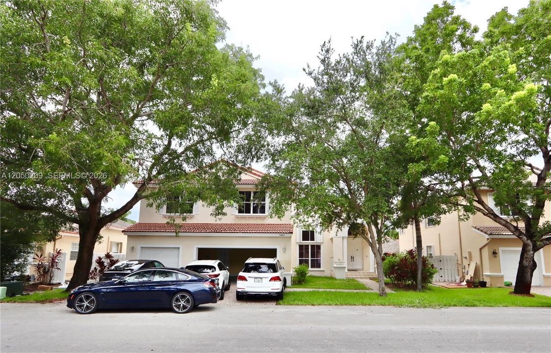 For Sale: $1,200,000 (5 beds, 3 baths, 2896 Square Feet)
