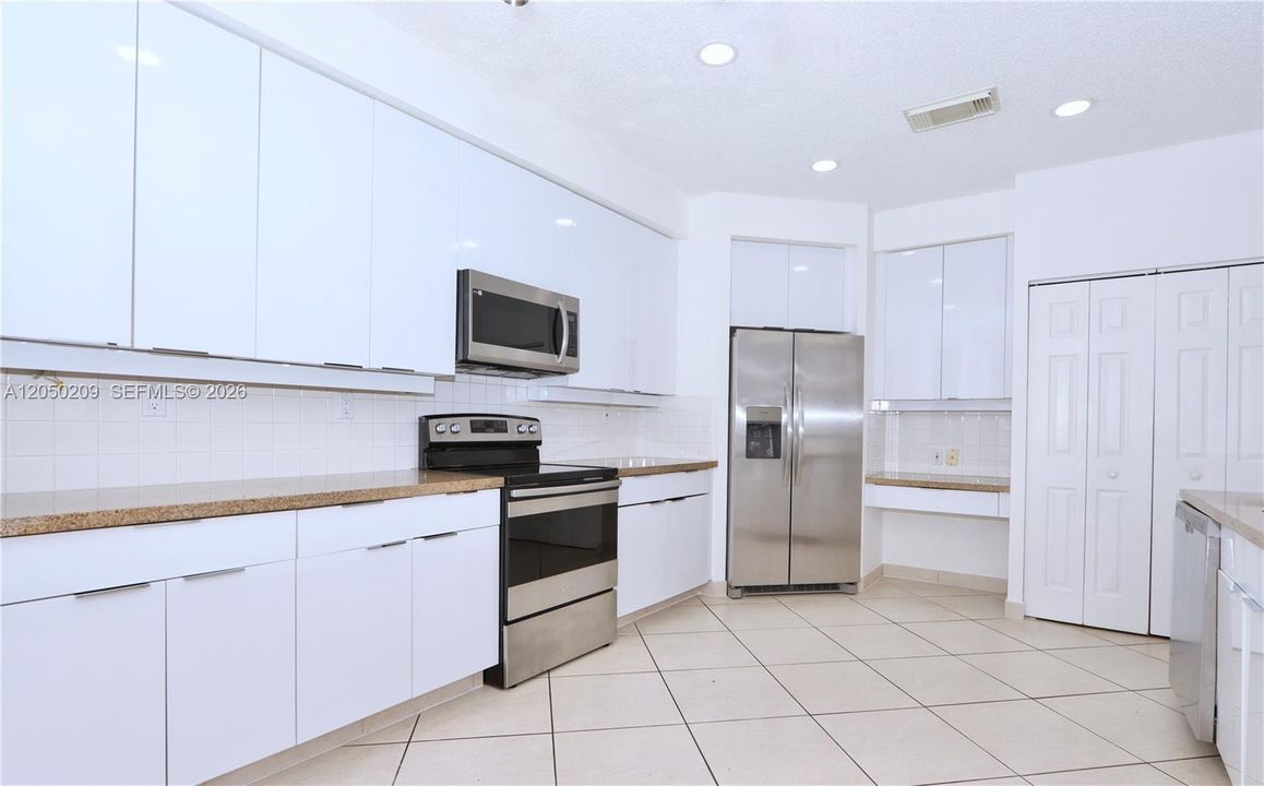 For Sale: $1,200,000 (5 beds, 3 baths, 2896 Square Feet)