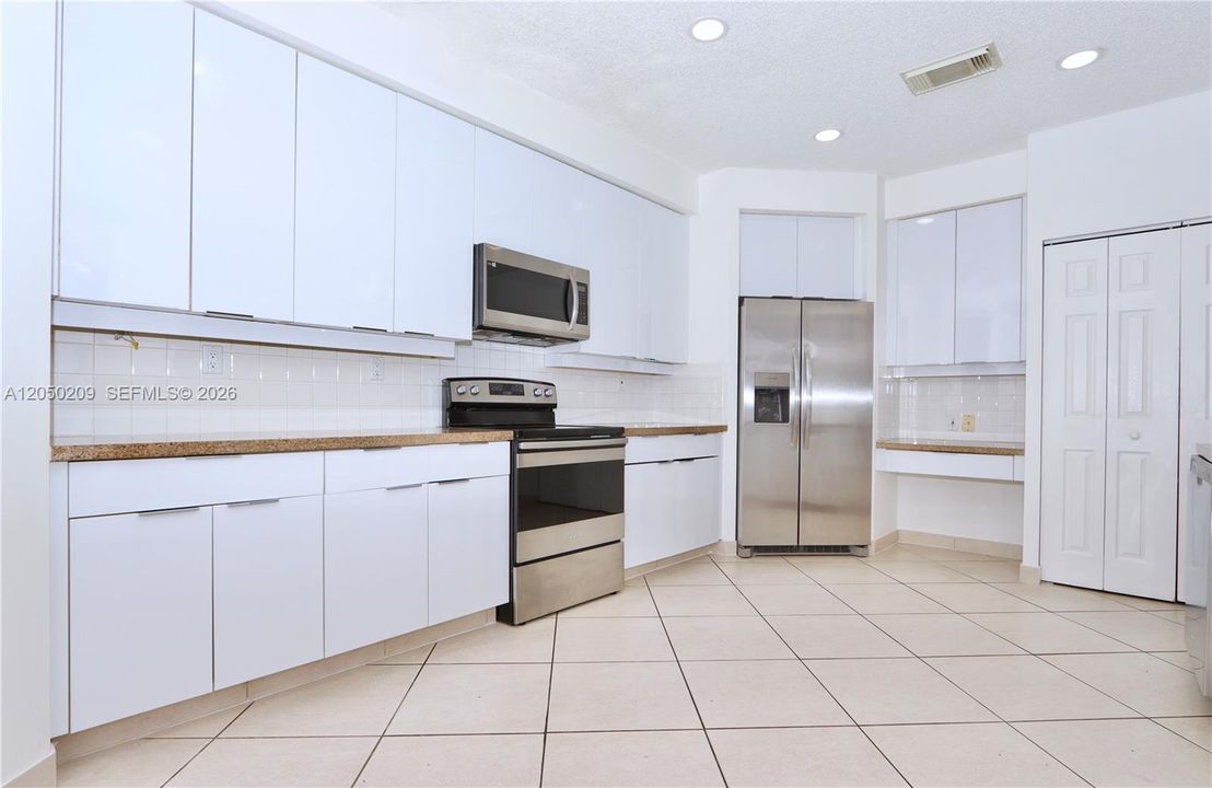 For Sale: $1,200,000 (5 beds, 3 baths, 2896 Square Feet)