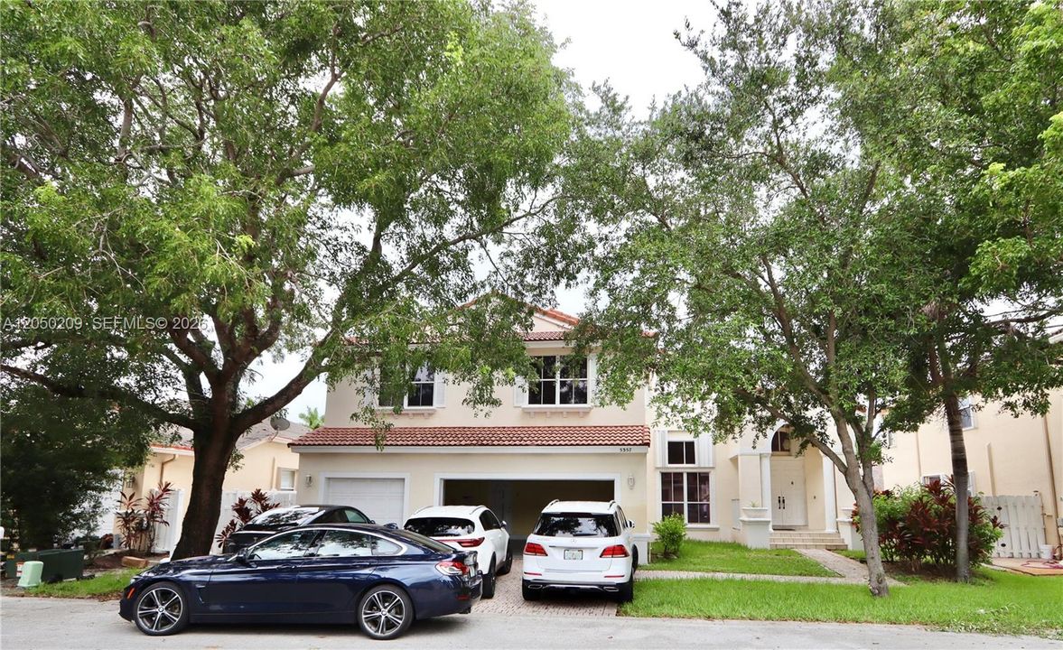 For Sale: $1,200,000 (5 beds, 3 baths, 2896 Square Feet)