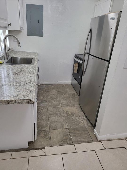 For Rent: $2,200 (2 beds, 1 baths, 1163 Square Feet)