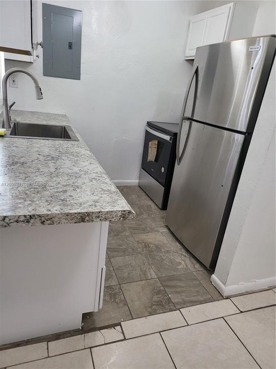 For Rent: $2,200 (2 beds, 1 baths, 1163 Square Feet)