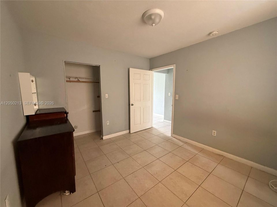 For Rent: $1,400 (1 beds, 1 baths, 5240 Square Feet)