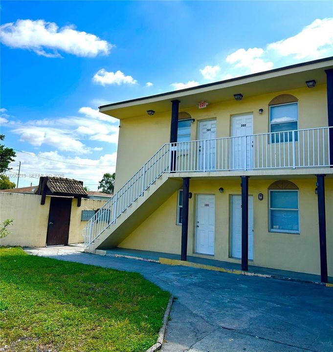 For Rent: $1,400 (1 beds, 1 baths, 5240 Square Feet)