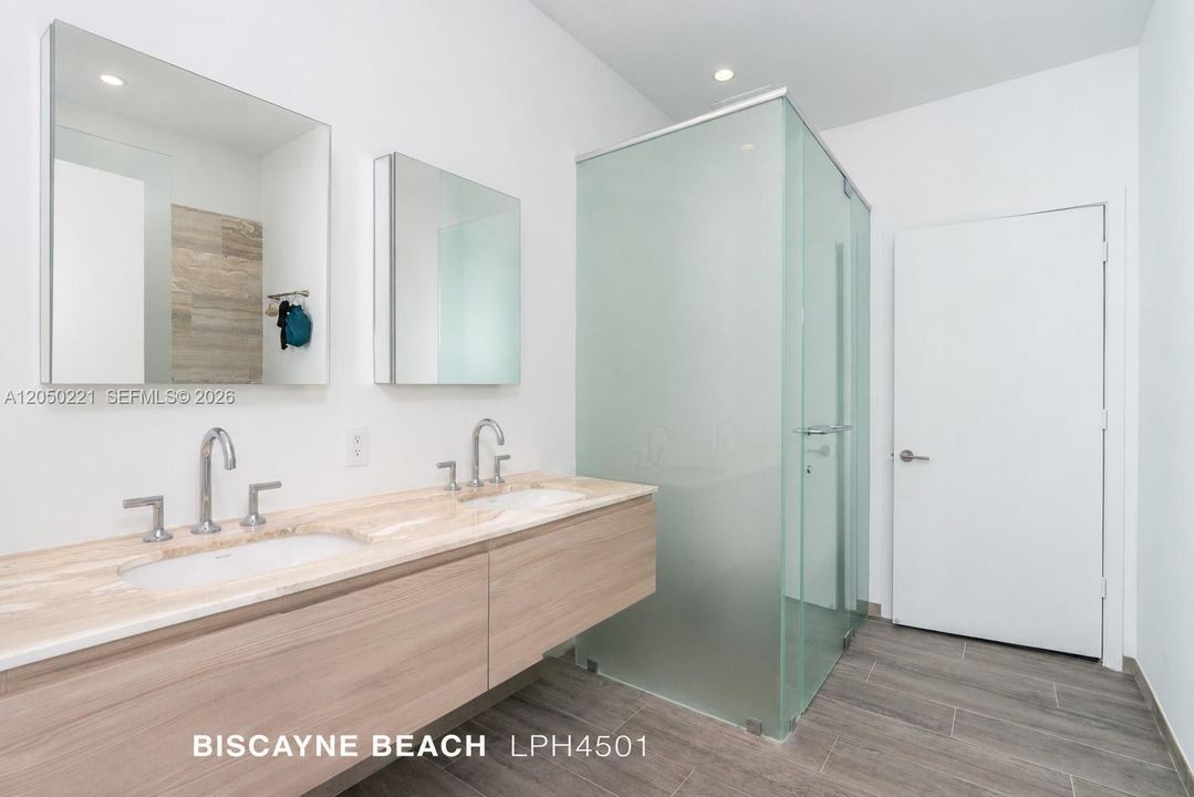 En Venta: $969,500 (2 camas, 2 baños, 1060 Pies cuadrados)