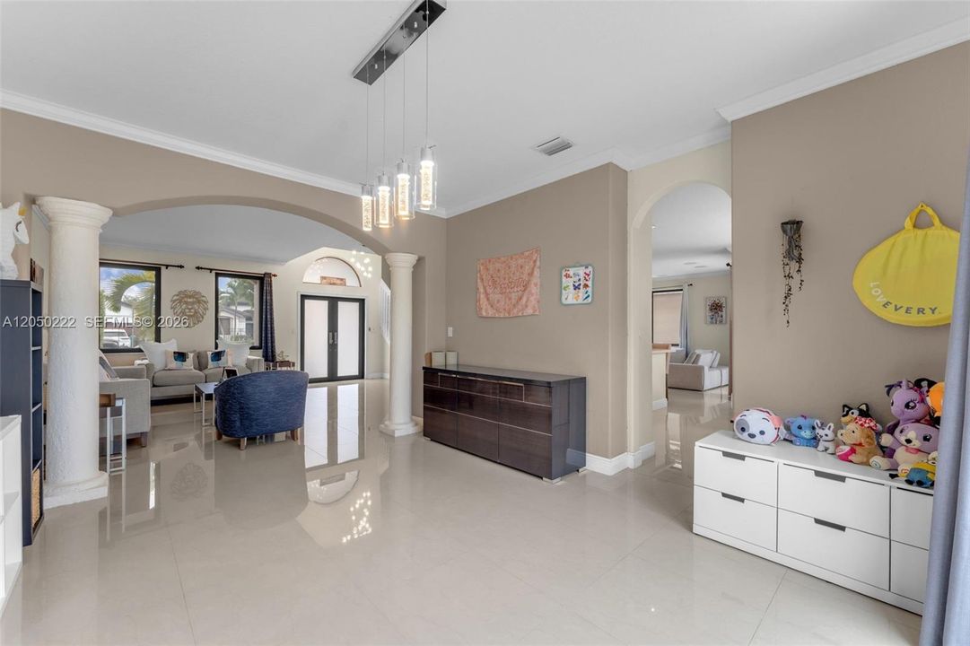 На продажу: $950,000 (5 спален, 4 ванн, 3056 Квадратных фут)