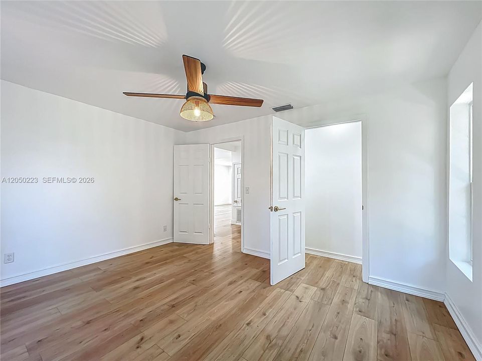For Rent: $3,150 (5 beds, 2 baths, 2000 Square Feet)