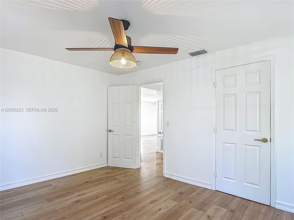 For Rent: $3,150 (5 beds, 2 baths, 2000 Square Feet)
