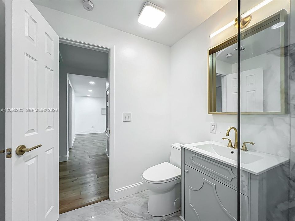 For Rent: $3,150 (5 beds, 2 baths, 2000 Square Feet)