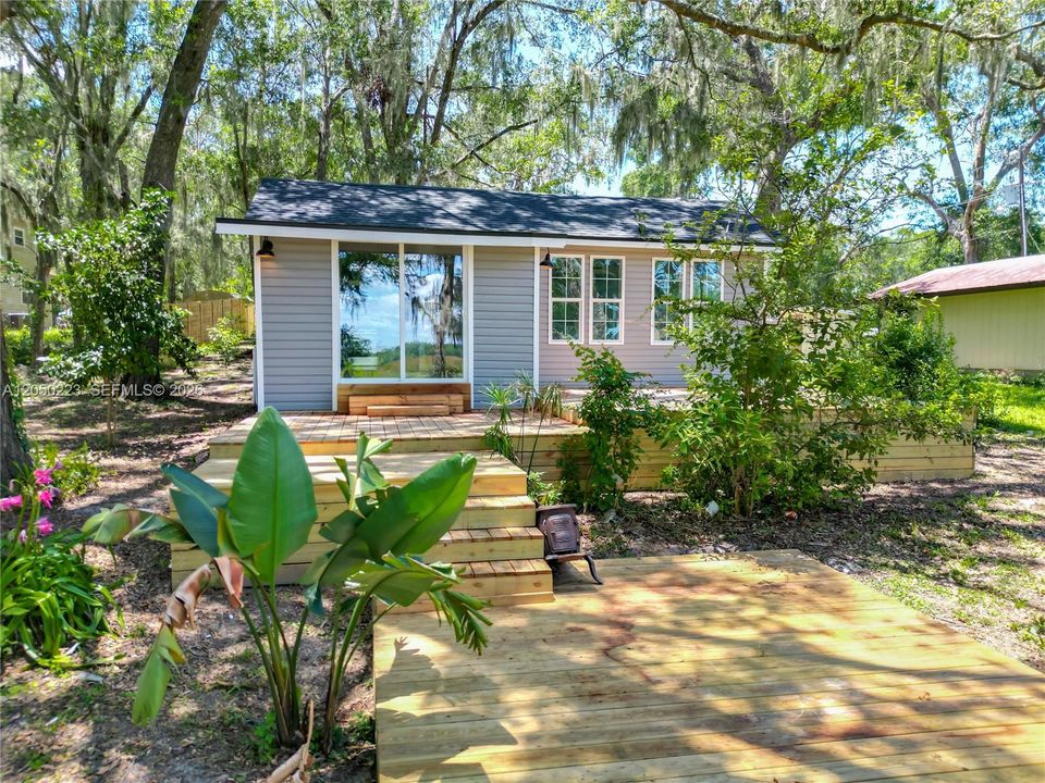 For Rent: $3,150 (5 beds, 2 baths, 2000 Square Feet)