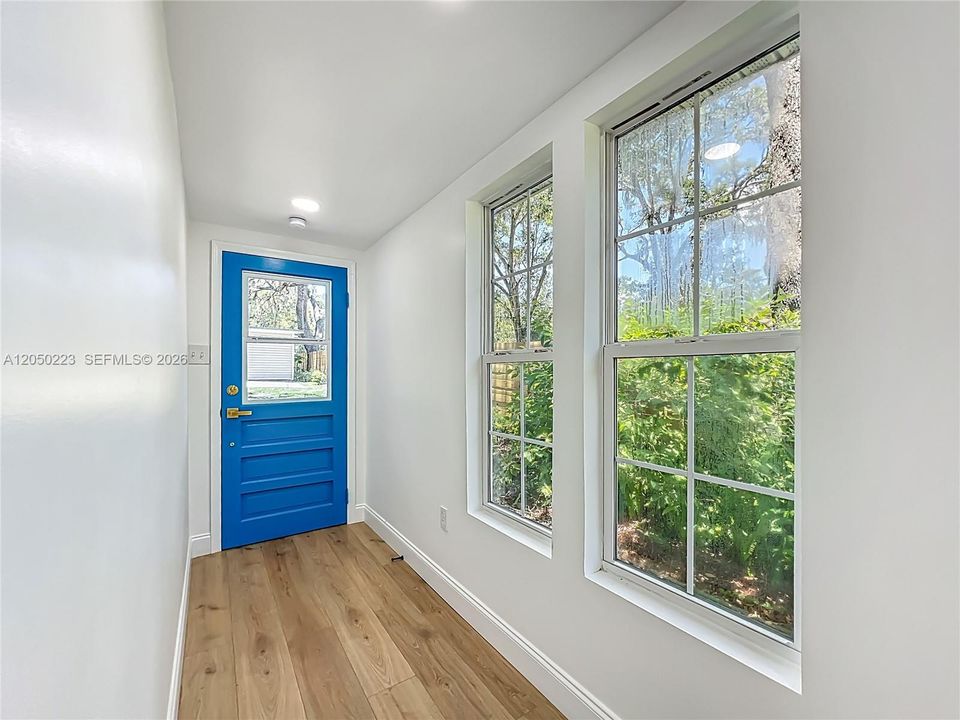 For Rent: $3,150 (5 beds, 2 baths, 2000 Square Feet)